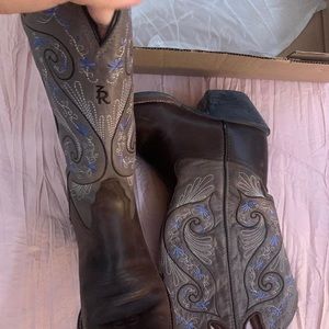 COWBOY BOOTS!
